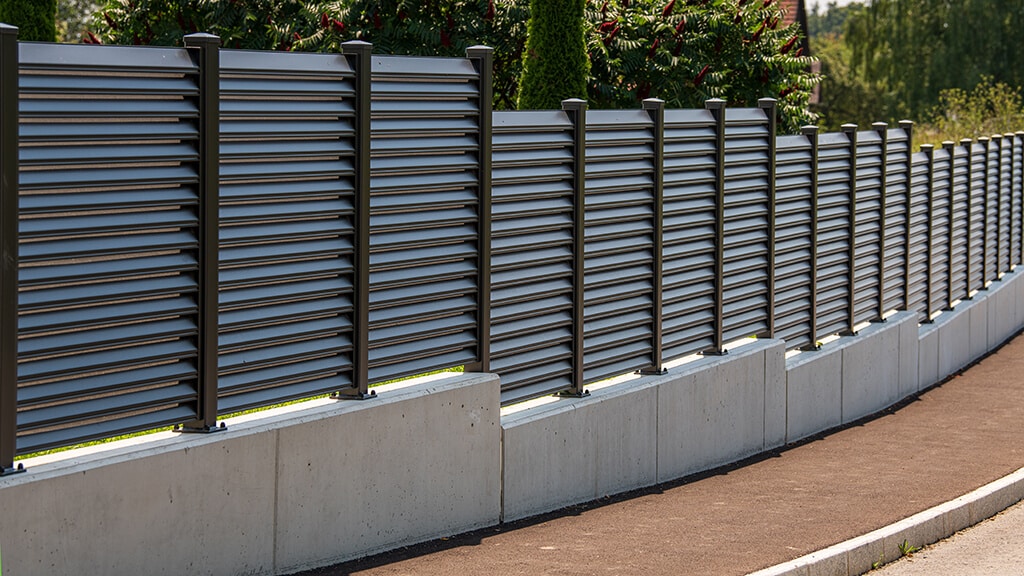 moderner Aluminium-Zaun